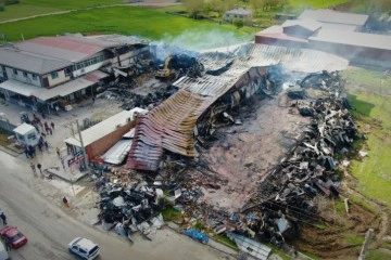 Elazığ’da yanan tavuk fabrikası havadan görüntülendi