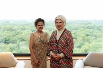 Emine Erdoğan, Earth Foundation’ın Başkanı Bhagat ile görüştü
