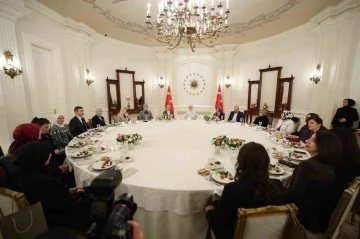 Emine Erdoğan, Gönül Elçileri ve vali eşleriyle iftarda bir araya geldi
