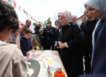Emine Erdoğan, Şule Yüksel Şenler Vakfı Kitap ve Kültür Günleri’ni ziyaret etti
