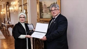 Emine Erdoğan'a Uluslararası Apiterapi Federasyonunca "Dr. Beck Ödülü" takdim edildi