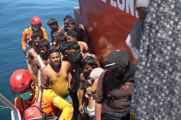 Endonezya Açe Bölgesinde Arakanlı Mültecileri Taşıyan Tekne Faciası