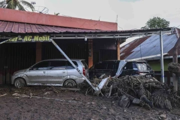 Endonezya’daki sel ve toprak kaymasında can kaybı 52’ye yükseldi
