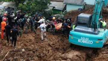 Endonezya'daki depremde ölenlerin sayısı 252'ye yükseldi