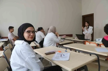 Enkaz kentte depremzede öğrenciler hayatlarının sınavına ücretsiz hazırlanıyor
