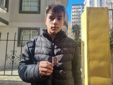 Enkazdan çıkarılan 16 yaşındaki Mehmet, şimdi umutla babasını bekliyor
