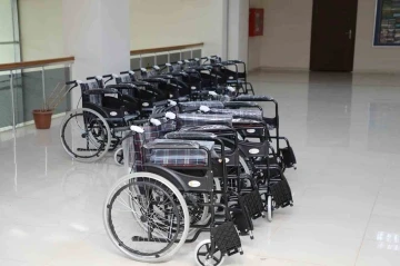 Erciş Belediyesinden 20 kişiye tekerlekli sandalye desteği
