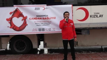 Erciş’te vatandaşlar &quot;Birbirimize Candan Bağlıyız&quot; kampanyasına bağış yaptı
