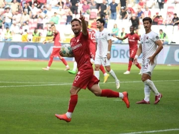 Erdoğan Yeşilyurt ligdeki ilk golünü attı

