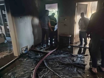 Erzin’de çıkan ev yangını söndürüldü
