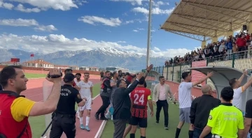 Erzincan’da amatör lig maçında kavga çıktı
