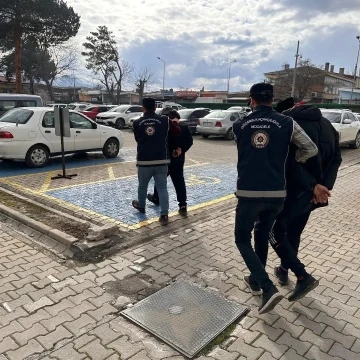 Erzincan’da göçmen kaçakçılığı suçundan 2 kişi tutuklandı
