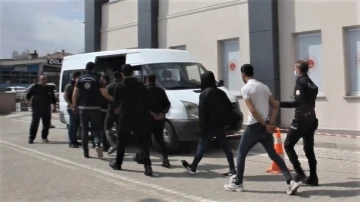 Erzincan’da göçmen kaçakçısı 7 kişi tutuklandı
