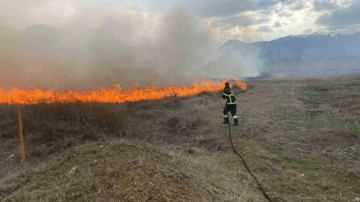 Erzincan'da Hızlı Müdahale ile Örtü Yangını Söndürüldü