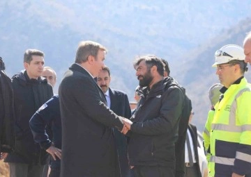 Erzincan Valisi ve Bakan Yardımcısı İliç'teki Maden Kazası Mağdurlarının Ailelerini Ziyaret Etti