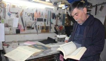 Erzincan'da 45 yıldır yıpranan Kuran-ı Kerim'lerin ciltlerini yeniliyor