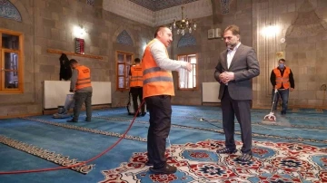 Erzurum’da camilerde Ramazan temizliği
