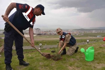 Erzurum’da ‘Fidan Dikimi ve Çevre Temizliği’ etkinliği düzenlendi
