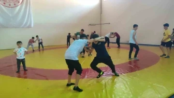 Erzurum’da geleceğin güreşçileri yetiştiriliyor
