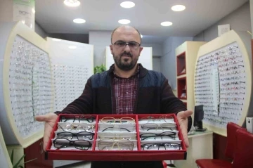 Erzurum’da örnek paylaşım kültürü: Askıda gözlük
