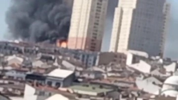 Esenyurt'ta kültür merkezinde büyük yangın