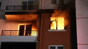 Eşiyle tartışan öfkeli koca evini ateşe verdi
