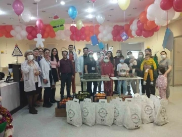 Eskişehir’de 130 kişilik ekip Onkoloji Servisi’nde tedavi gören çocukların yeni yılını kutladı
