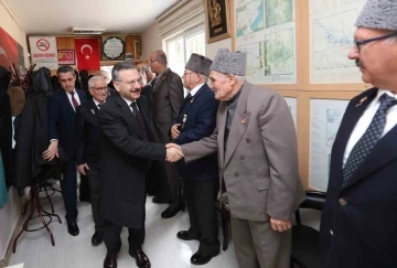 Eskişehir Valisi Aksoy gazi derneklerini ziyaret etti
