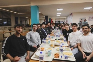 Eskişehir Valisi ve Gençlik ve Spor Bakanlığı İl Müdüründen Öğrencilere İftar