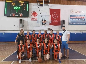 Eskişehirli genç basketbolcular Muğla’da bölge birincisi oldu

