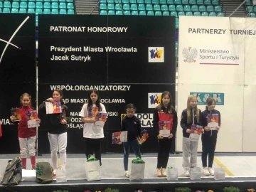 Eskrimci Derin Taşpınar Polonya’da şampiyon oldu
