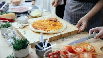 Evde sağlıklı ve doyurucu pizza nasıl yapılır? İşte evde sağlıklı pizza tarifi ve malzemeleri!