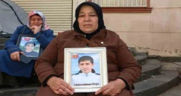 Evlat Nöbetindeki anneden PKK’ya serzeniş