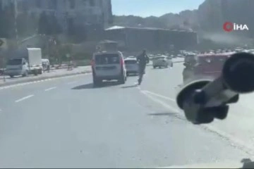 Eyüpsultan'da elektrikli scooter ile tehlikeli yolculuk kamerada