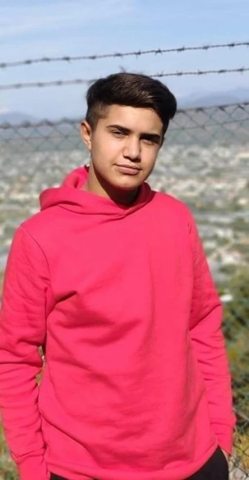 Fatih’te 16 yaşındaki genç silahlı saldırıda hayatını kaybetti
