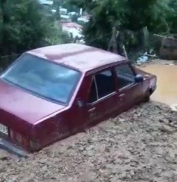 Feke'de şiddetli yağış hayatı olumsuz etkiledi