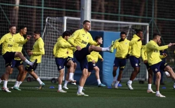 Fenerbahçe, hazırlıklarını tamamlayarak kampa girdi
