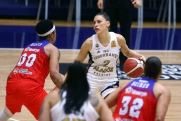 Fenerbahçe Kadın Basketbol Takımı, yarı final için parkede

