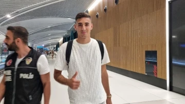 Fenerbahçe’nin yeni transferi Mert Müldür, İstanbul’a geldi.
