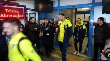 Fenerbahçe Trabzon deplasmanında! Kafile Trabzon’a ulaştı