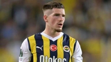 Fenerbahçe'de iki futbolcu kadro dışı kaldı!