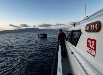 Fethiye’de 35 düzensiz göçmen kurtarıldı, denize düşen 3 göçmen aranıyor
