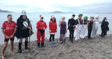 Fethiye’de kostümlerle denize girdiler
