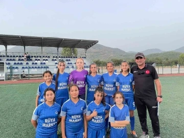Fethiye’nin kadın futbol takımı çalışmalarını sürdürüyor
