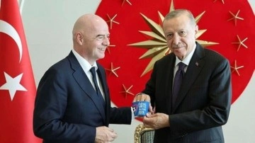 FIFA Başkanı Gianni Infantino'ndan Başkan Erdoğan'a jest