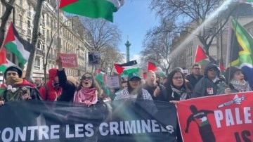 Filistin Destekçileri Paris'te Yürüdü