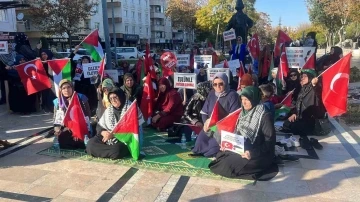 Filistin’e destek için oturma eylemi başlattılar
