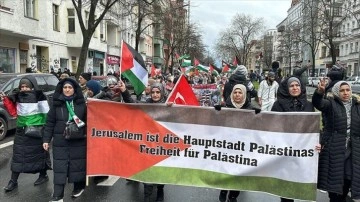 Filistin ile Dayanışma Gösterisi Berlin'i Sarstı