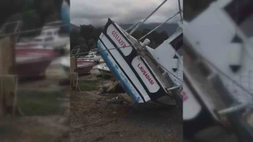 Fırtınaya dayanamayan balıkçı tekneleri kıyıya vurdu
