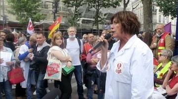 Fransa’da sağlıkçılardan hükümet karşıtı protesto
